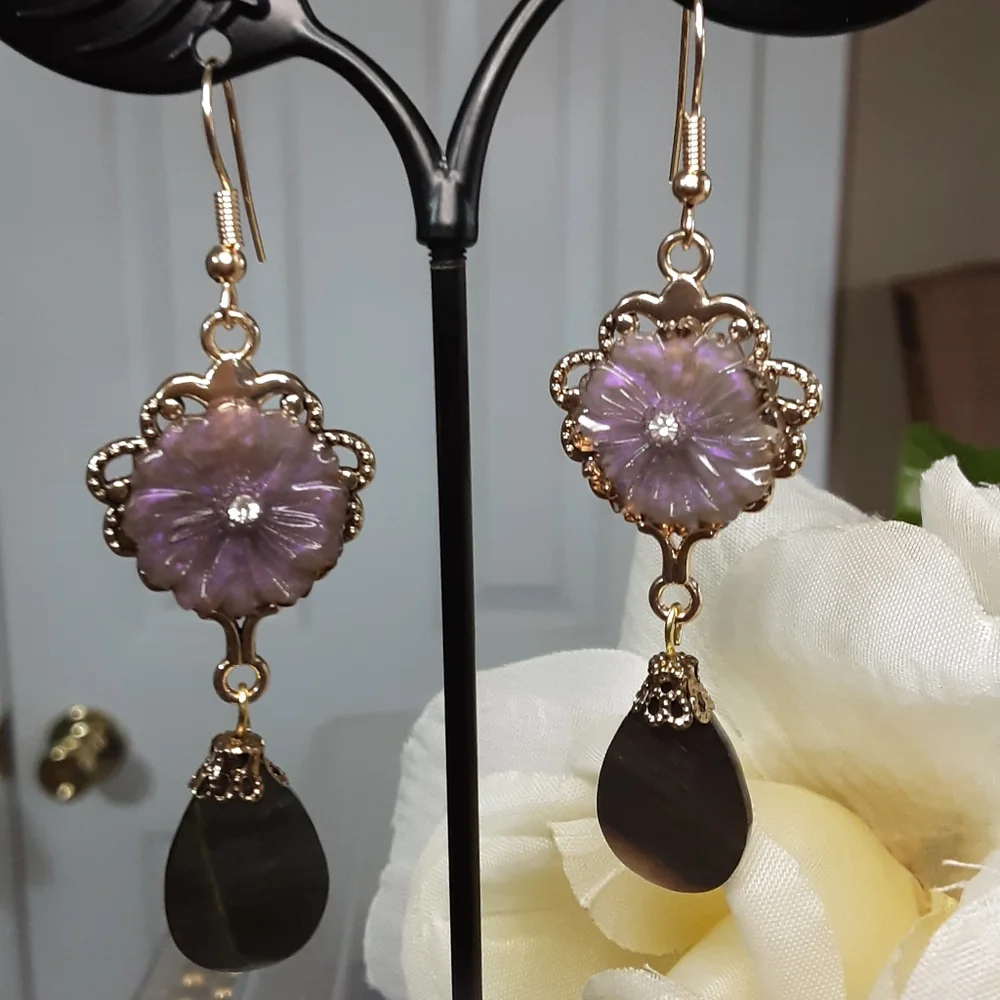 Handmade Shell and Glass Flower Earrings Purple Gold Tone - Picture 2 of 8